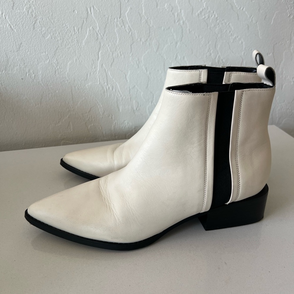 Marc Fisher Vivica Bootie In White Leather Size 8.5